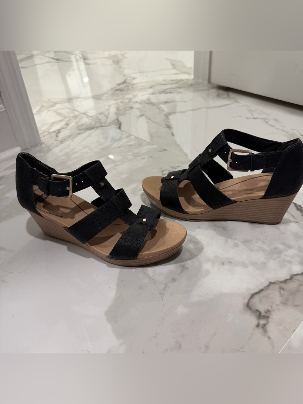 Dr. Scholl's Black Strappy Wedge Sandals with Tan Footbed